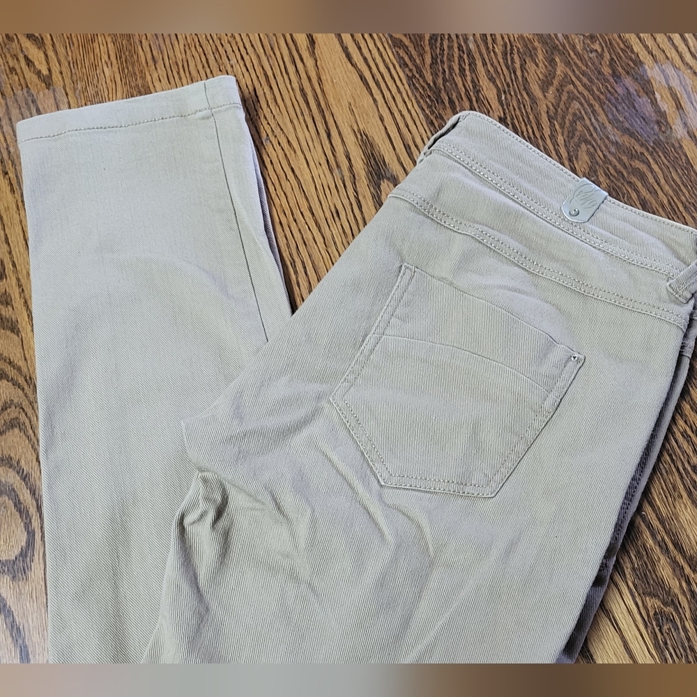 Pull & Bear since 1991 kahki jeans size 42 EUR.